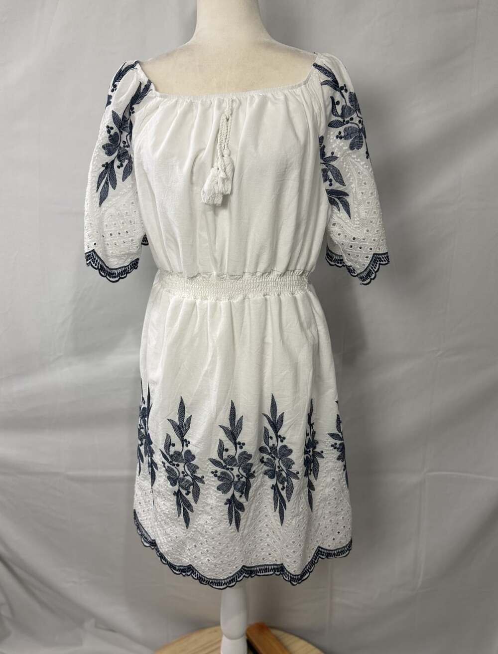 Kindred White Cotton Peasant Dress Embroidered Navy Floral Eyelet Sz 1X